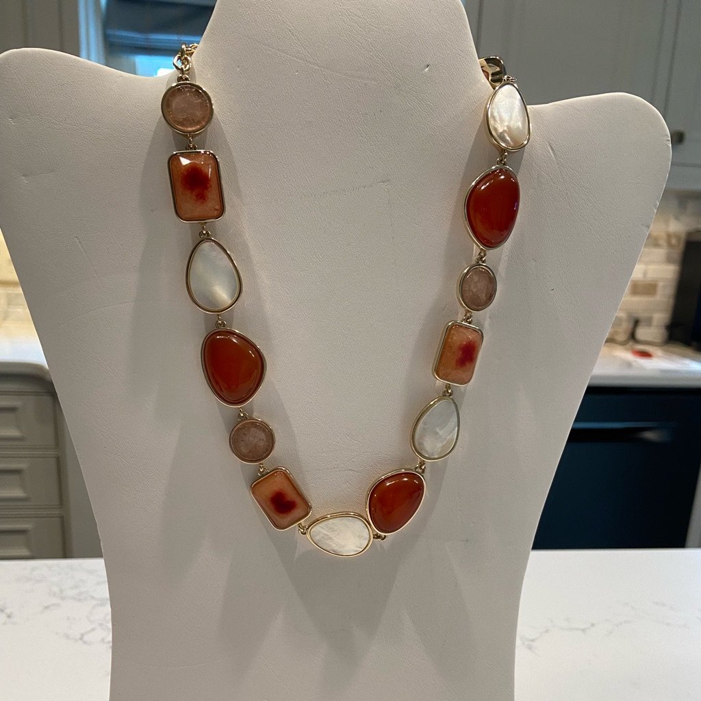 White House Black Market Necklace 59$